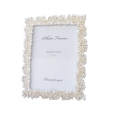 China Home Decoration China Hot Selling Photo Frames 3, 5, 6, 7 Inch Pearl Metal Photo Frame Wedding And Couples Photo Decoration for sale