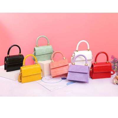 China 2021 New Fashion Style Single Shoulder Girl's Mini Clip Handbags For Lady for sale