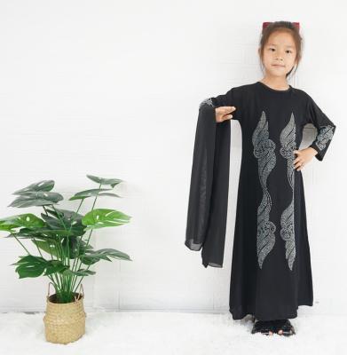 China Anti-wrinkle 2022 Newest Children's Black Muslim Robe Dress Made of Polyester Fiber for sale