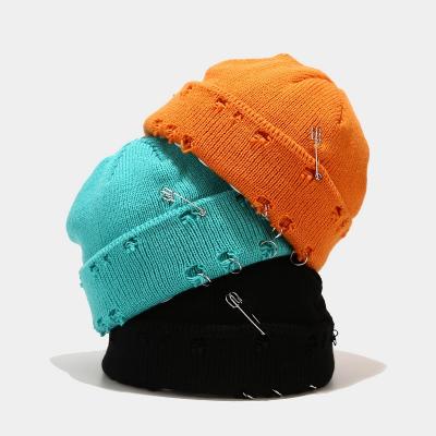 China Retro COMMON Beanie Hats Winter Warm Knitted Hip Hop Hat Distressed Skull Beanies Hat Women Men With Pin for sale