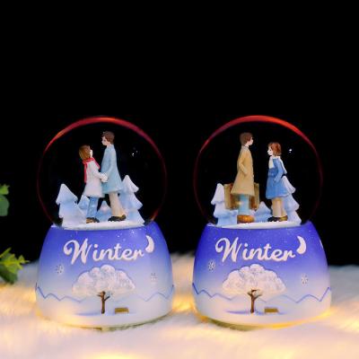 China Creative Couples Gift Europe Pair Automatic Couples Snow Music Lantern Crystal Ball Music Box Valentine's Day Gift for sale