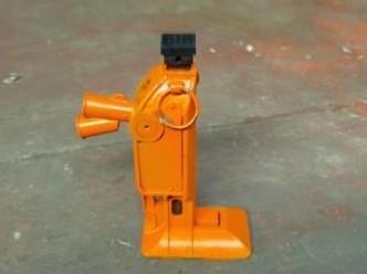 China 5T/10T/15T mechanical screw track jack for sale