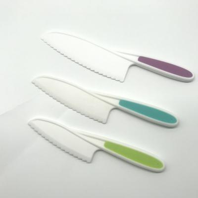 China Non-variable Baking Plastic Children's Cake Appliance Safety PP Knife Environmental Protection Feature for sale