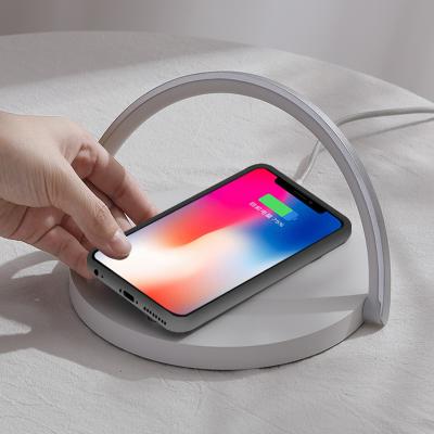 China 10W QI Radio Charging Desk Lamp Qi Wireless Charger LED Bedside Lamp with Touch Control Wireless Charging for All Qi Devices for sale