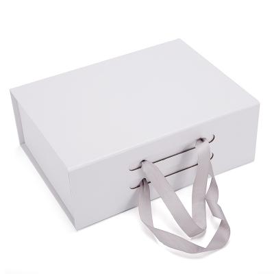 China Recyclable Custom Foldable Logo Printed Cloth Paper Box Cardboard Box Packaging for sale