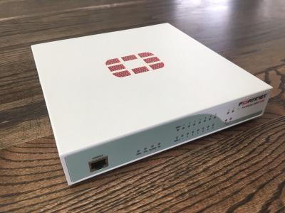 Cina bianco del segnale di Fortigate 92d RAL 9003 di firewall hardware di Fortinet di capacità di lavorazione 2Gbps in vendita