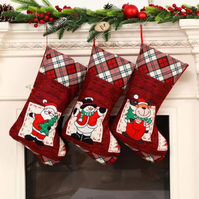 China Fashionable Christmas Knocking Santa Plain Red Creative Christmas Gift Bag Canvas Christmas Decoration Hanging Socks for sale