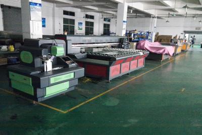 China Piezoelectric Grote UV Flatbed Printers 2500X1300mm CMYK+W/CMYK van Inkjet Te koop