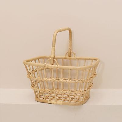 China Sustainable Hand - Woven Natural Rattan Basket Fruit Vegetable Storage Basket With Handle for sale