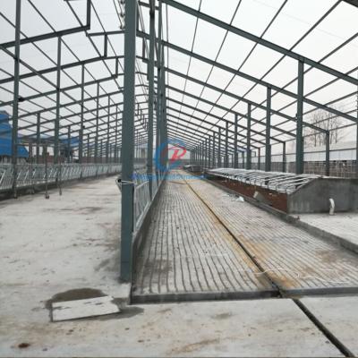 China Lichte staalconstructie Boerderij schuren, geprefabriceerd metalen schuren gebouw Te koop