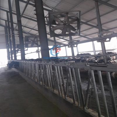 China Moderne geprefabriceerde staalconstructie Boerderij met licht sandwichpaneel Te koop