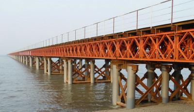 China De geprefabriceerde Compacte Brug van Vestingmuur/Draagbare Staalbrug Lichtgewicht Te koop