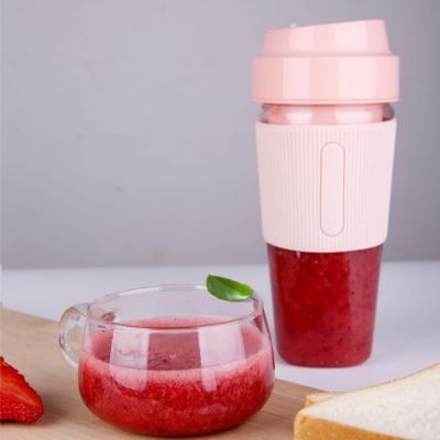 China 2021 Popular Factory 300ML Juicer USB Rechargable Outdoor Portable Fruit Juicer Cup Electric Juicer for sale