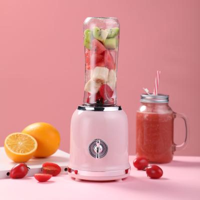 China Outdoor Hot Selling USB 2000mAh 4 Blades Rechargeable Juicer Personal Blender Juicer Extractor Machine for sale