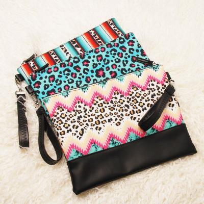 China 2021 Fashion leopard stripe wavy profile bag fashion wrist mobile phone bag dinner hand storage cosmetic bag for sale