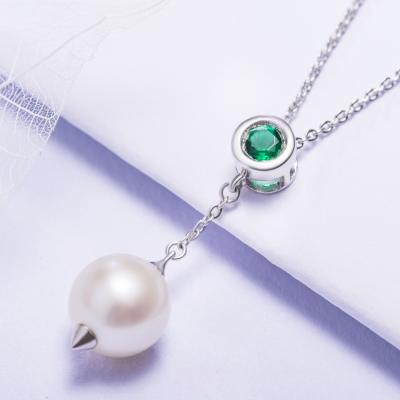 China Latest Fashion Jewelry Set Trendy Freshwater Pearl 925 Sterling Silver Necklace Pendant With Emerald for sale