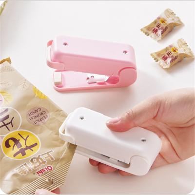 China Convenient in Current Hot Selling Popular Portable Manual Plastic Bag Sealers Vacuum Sealers Mini Heat Snacks Sealing Food Machines for sale