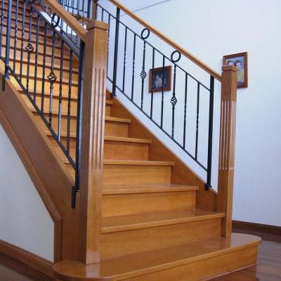 China Indoor Farmhouse VIKO Solid Wood Wrought Iron Fencing Stairs for sale