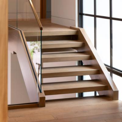 China VIKO Traditional Indoor Solid Wood Staircase Design Anti Slip Tread for sale