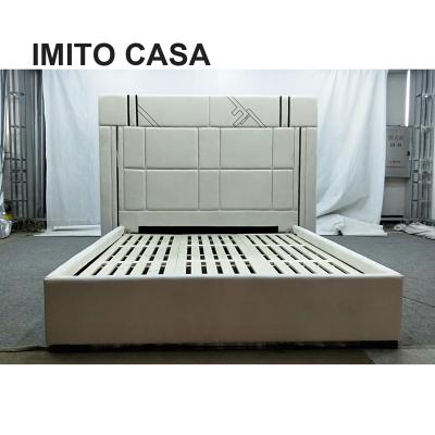 China Modern Italian Luxury Fancy White Fabric Upholstered Bed MAISON Bed MAISON Furniture Bedroom King Size Wedding White Fabric Bed for sale