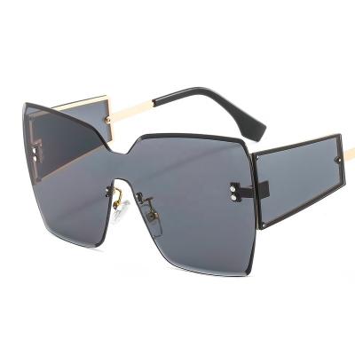 China Fashion Sunglasses Shape To Frameless Sunglasses Gradient Ocean One Piece Sunglasses Luxury Sunglasses for sale