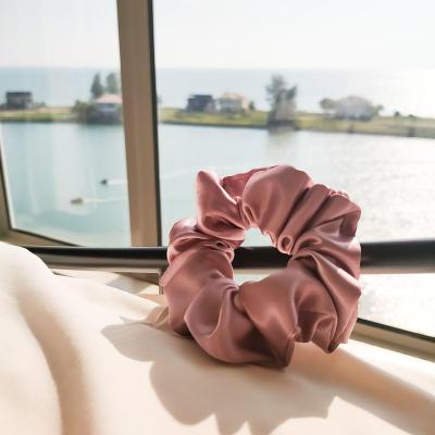 China Factory direct 100% custom 6A silk hair scrunchies wear with logo, satin silk scrunchie for sale