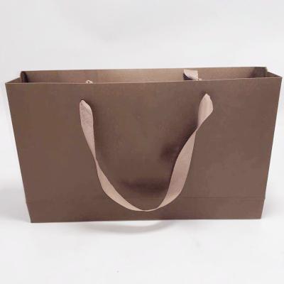 Chine Les sacs de poignée de ruban imprimés par sac à extrémité élevé de papier d'emballage portent le cadeau 31,5 x 6,4 x 19cm à vendre