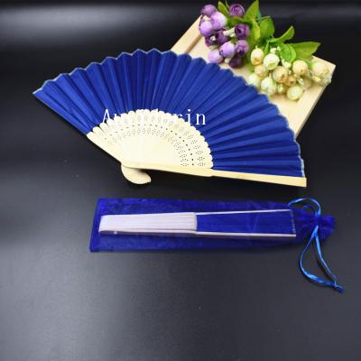 China Wedding Favors Gift Wedding Favors Gift Wholesale Hand Fan Folding Hand Fan Promotional Gift 21 Colors Wedding Fan in Organza Gift Bag for sale