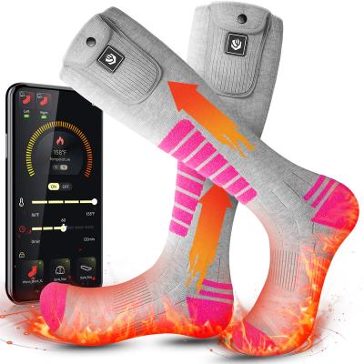 China Wireless Sports Heating Knocks 2600mAh 7.4V Rechargeable Battery Remote Control Heating Ski Socks Thermal For Cold Winter Men Women for sale