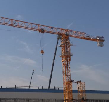 Cina Luffing Boom Tower Crane Flat Top 20 Ton Construction Machine in vendita