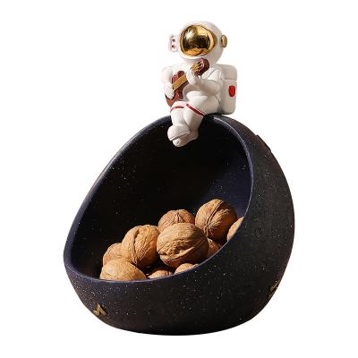 China Minimalist Hot Selling Astronaut Fruit Entrance Key Storage Tray Decoration TV Cabinet Desk Accessories Creative Home Decor for sale