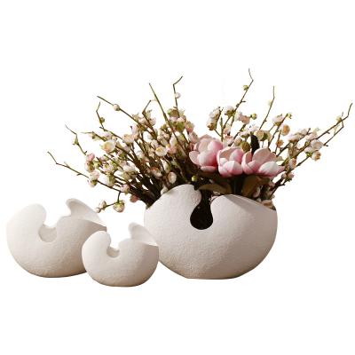 China Minimalist hot sale modern and simple white ceramic decoration vase small flower arrangement home office decor for sale