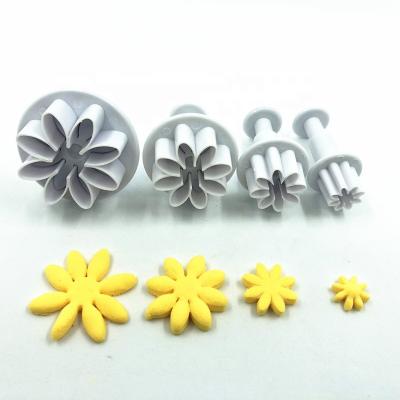 China Sustainable Factory Outlet 4pcs Daisy Shape Plastic Plunger Fondant Cookie Cutter Set for sale