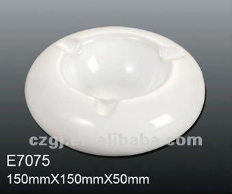 China Round E7075 home/car/hotel promotion ash tray for sale