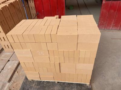 China prova de calor de Clay Bricks Fireplace Refractory Brick do fogo Al2O3 de 1400C 45% à venda