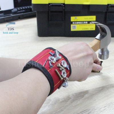 China TDS2018080808 Adjustable Magnetic Wristband Tool Holder Screw for sale