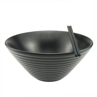 China Sustainable Japanese Ceramic Black Striped 37 Oz Ramen Tall Wide Open Bowl With Chopsticks for sale