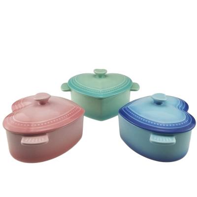 China Unique Viable Set Ramekin Storage Kitchenware Heart Design Ceramic Bowl With Lid for sale