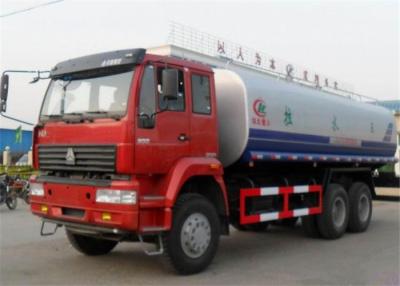 中国 Sinotruck Howo 25m は 3 ケニヤのためのトラックを振りかけるタンク車 10 の車輪 LHD RHD に水をまきます 販売のため