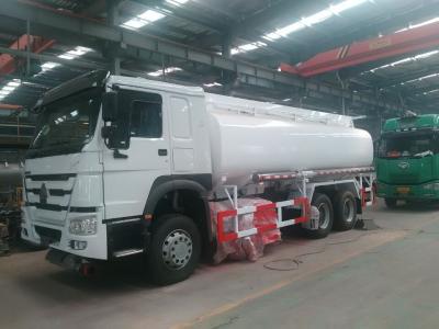 China Sinotruck Howo Carbon Steel Fuel Tanker Truck With 25000 Liters Tank Volume for sale