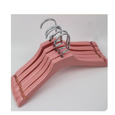 China Wholesale Fashion Shoulder Coat Hanger Antique Factory Anti-skid Coat Hanger Customized Pink Wood Coat Hanger for sale