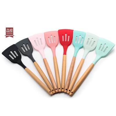 China Sustainable Ready To Ship Food Grade Durable High Quality Kitchen Silicone Slotted Turner With Beech Handle zu verkaufen