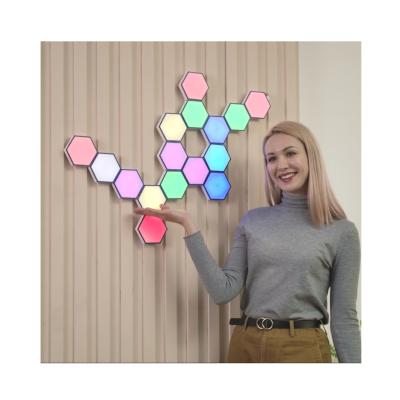 China Modern Trendy DIY Hexagon Light Kit 17.5x15.2x2.2cm Wall Led Home Indoor Bedside Reading Hexagon Honeycomb Lamp for sale