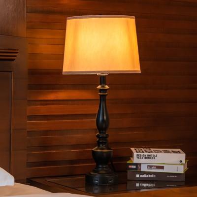 China Nordic resin material style design table lamp with USB hotel restaurant living room classic decor vintage resin filling modern table lamp for sale