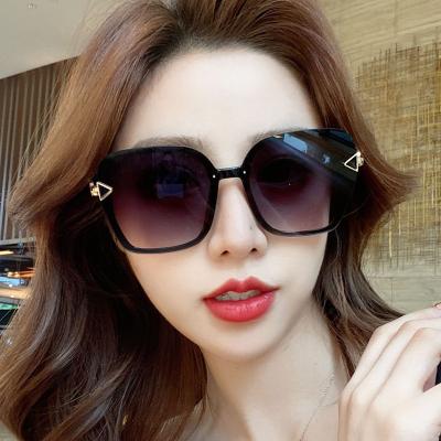 China New Fashion Sunglasses KADIMA Eyewear 6080 Fashion Big Sight Cat Eye Sunglasses Metal Arrow Gradient Sun Lenses for sale