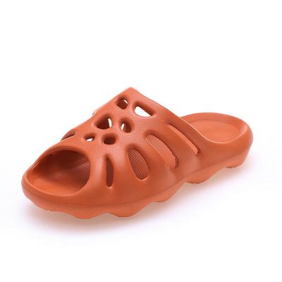 China Fashion trend coconut slides slippers summer new spider men wear pure color thick bottom net couples beach unisex hole slippers tide sandals for sale