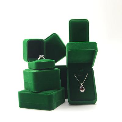 China Factory Wholesale Handmade Green Velvet Ring Jewelry Packaging Porcelain Gift Box Custom for sale