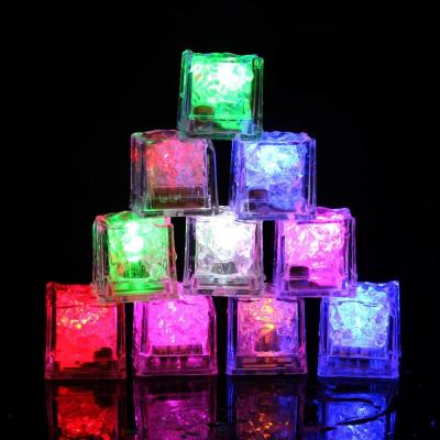 China Indoor and Outdoor Light Up Reusable Color Changing LED Ice Cubes Shaped Bulk Ice Cubes for Drinks Christmas Gifts Bath Club for sale