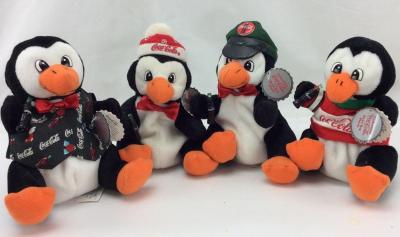 China El peluche hermoso del pingüino, ornamentos de la Navidad del peluche para celebra el partido en venta