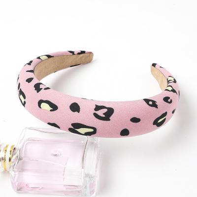 China Fashion New Hair Style Hair Band Hair Accessories Daisy Cloth Sponge Cushion Fashionable Women's Hair Band for sale